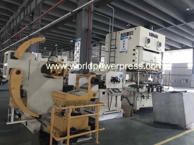 Pindutin ang 3 sa 1 feeder