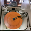 Ang JH21-100 ay isang 100ton crank type C frame pneumatic press na may kontrol ng PLC. Ang crank press na ito ay nagpatibay ng isang pinagsamang pneumatic clutch at preno. Ang clutch friction disc ay ang paliguan ng langis sa loob ng flywheel. Ang ganitong uri ng klats ay may mga pakinabang bilang mas mababang ingay, mas mababang temperatura ng pagtatrabaho at madaling pagpapanatili. Ang iba pang maginhawang kagamitan sa operasyon ay karaniwang gamit: hydraulic overload protection system, awtoma