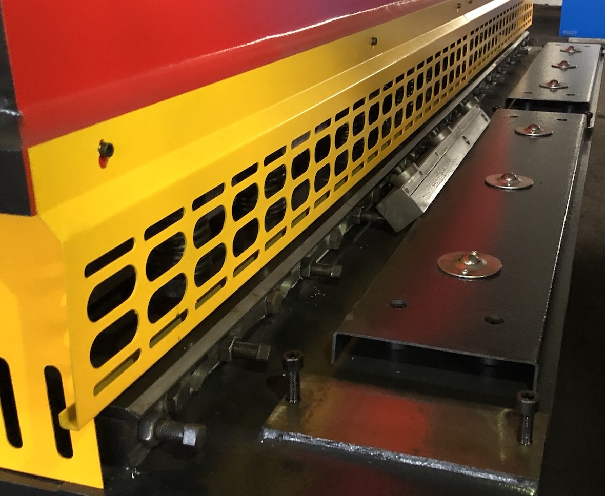 Kaligtasan ng bakod-shearing machine