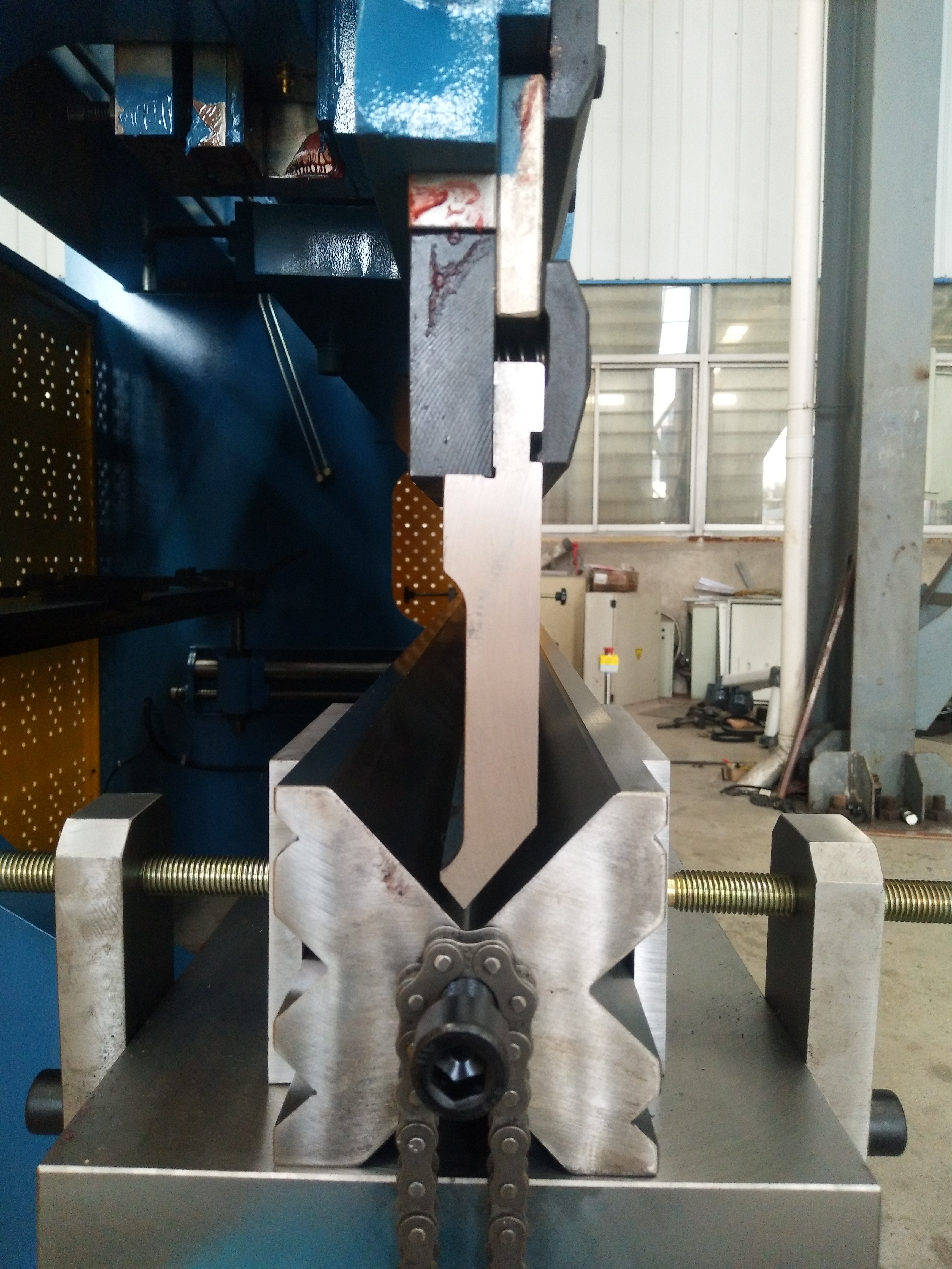 Pindutin ang suntok ng preno at mamatay